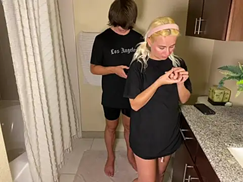 girlfriendmissy online show from April 18, 11:59 pm