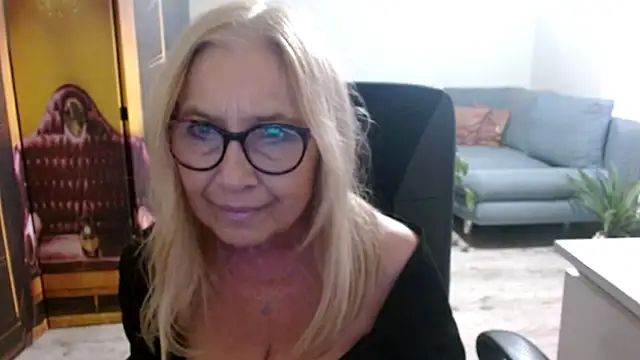 sofia xkiss online show from October 26, 2:45 pm