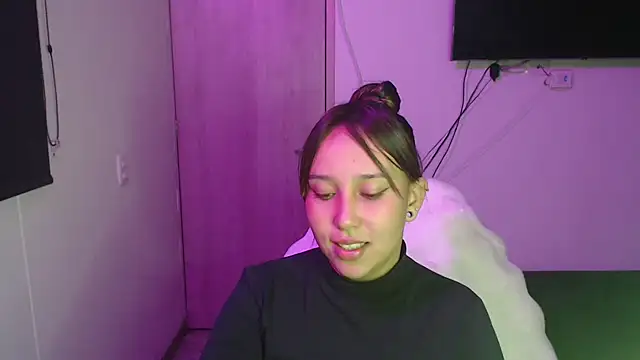 Snapshot of Skarlet_Adams28 chatting on October 20, 11:19 pm Skarlet Adams28 online show from October 20, 11:19 pm