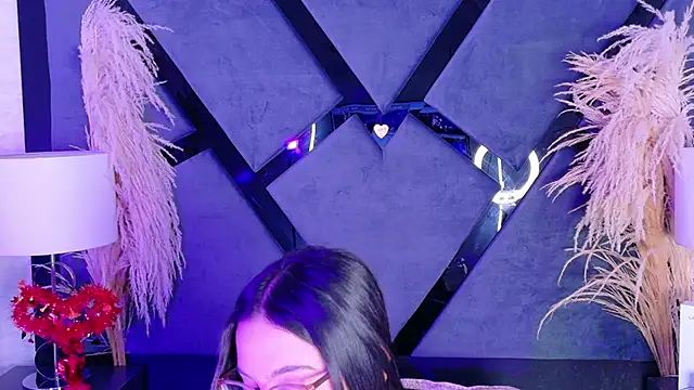 KylieWhite online show from September 9, 2:28 pm