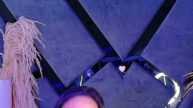 KylieWhite online show from November 7, 1:49 pm