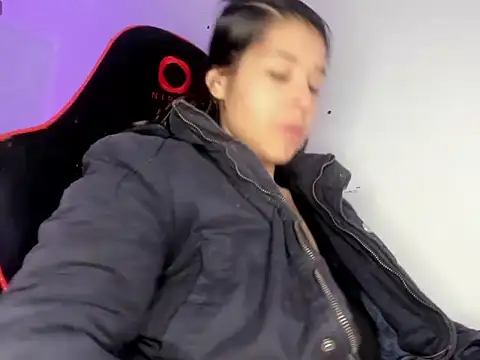 silviamilk online show from February 23, 1:10 pm