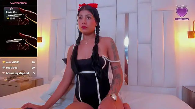 chloe zulay online show from November 24, 4:36 am