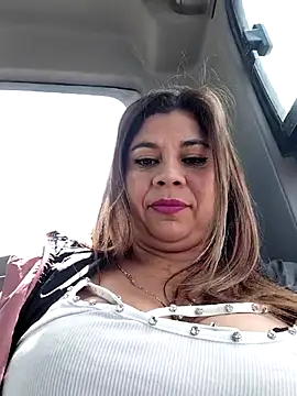 Laura-Hernandez online show from November 8, 3:17 pm