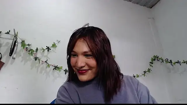 alexandra lorens online show from April 16, 8:08 pm