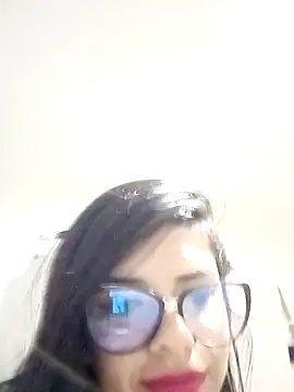 evelingjoyy online show from December 19, 4:37 am