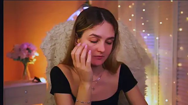 DeboraLarson online show from February 22, 9:10 am