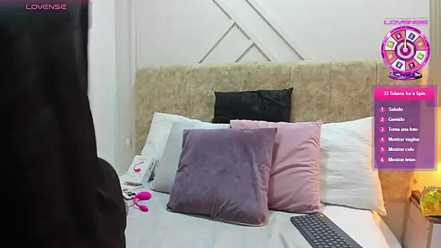 ashley  foxx  online show from December 22, 1:36 pm