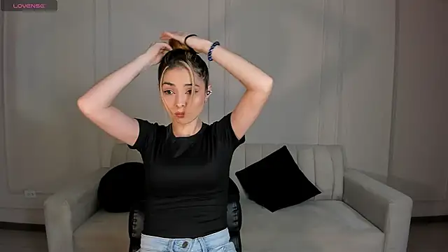 StacyWoods online show from May 29, 11:08 am