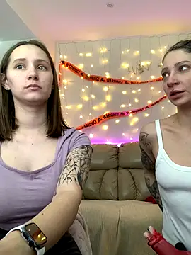 Snapshot of HotCaramellsTV chatting on October 20, 10:51 am HotCaramellsTV online show from October 20, 10:51 am