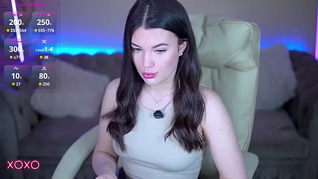 YourLolaBunny online show from April 5, 7:40 am