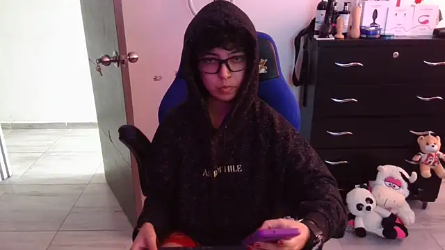 thomascooper7 online show from January 18, 7:10 pm