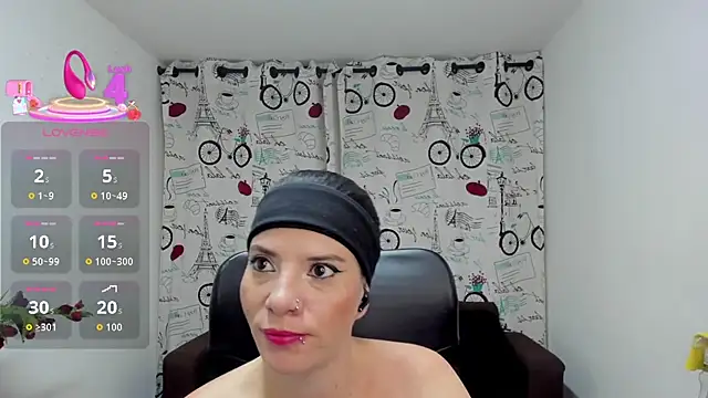 DanaaRey online show from October 31, 3:05 pm