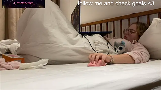 JacyWinslat online show from December 18, 2:44 pm