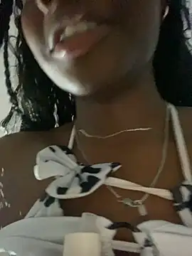 EscorpiLeoncita online show from February 7, 5:00 am