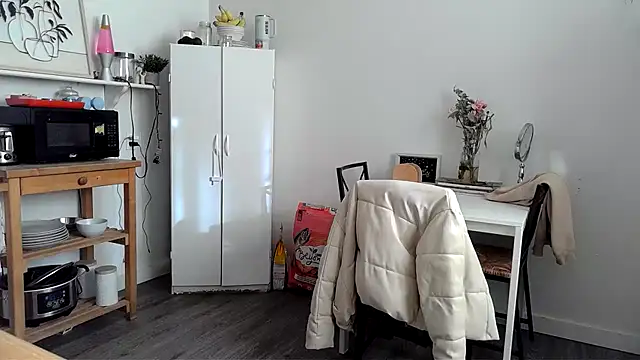 Kittyymaze1 online show from February 26, 1:32 pm