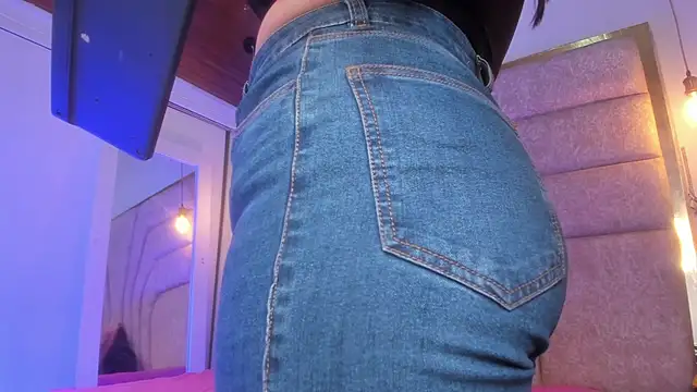 EmaJames25 online show from April 10, 7:20 pm