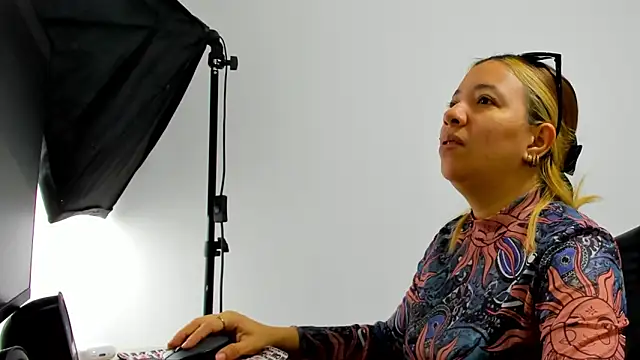 alma fenix online show from March 19, 12:42 pm