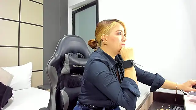 alma fenix online show from February 11, 2:07 pm