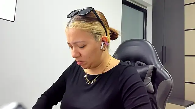 alma fenix online show from February 19, 12:37 pm