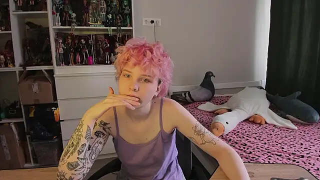 School Love online show from March 19, 7:13 am