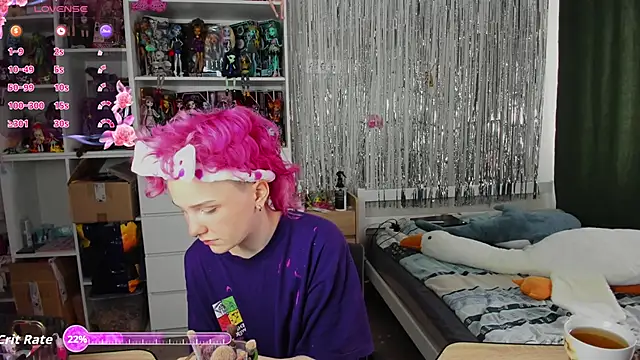 School Love online show from April 8, 7:10 am