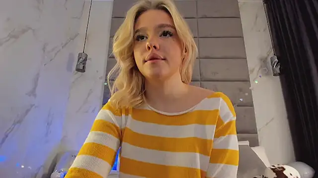 Anna Robinson online show from April 20, 1:08 am