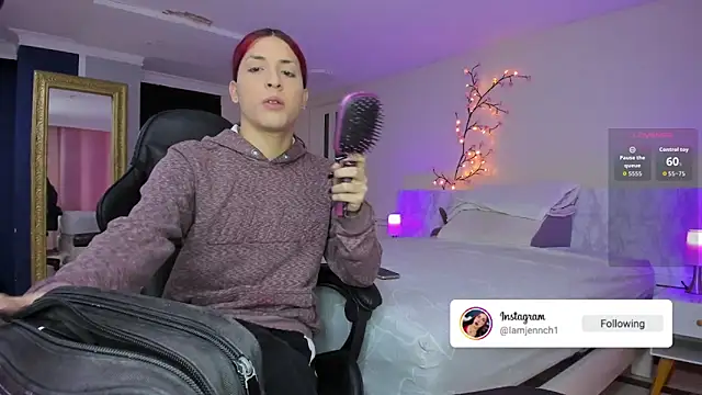 charolbruce 1 online show from December 4, 1:24 pm