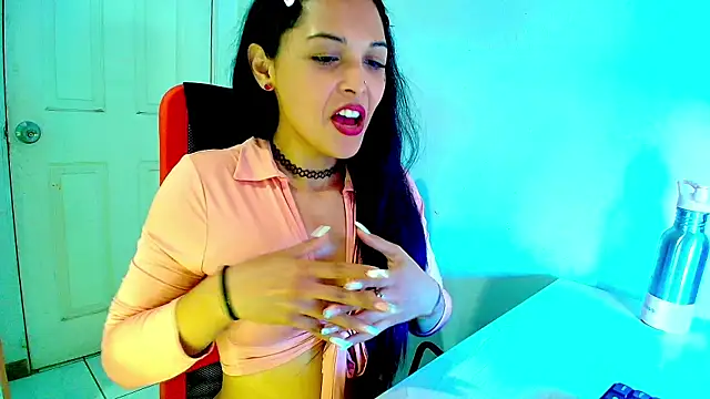 MOMMYJEVAA online show from April 3, 9:13 pm