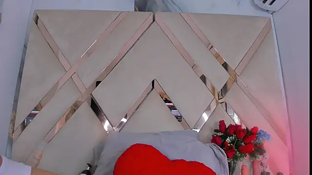 ninaht online show from October 10, 9:31 pm