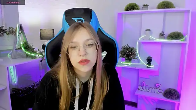 LayriantaVee online show from April 16, 6:25 am