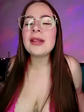 Snapshot of soofy__ chatting on October 3, 4:17 am soofy online show from October 3, 4:17 am
