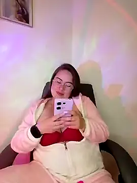 Snapshot of soofy__ chatting on September 16, 3:47 am soofy online show from September 16, 3:47 am