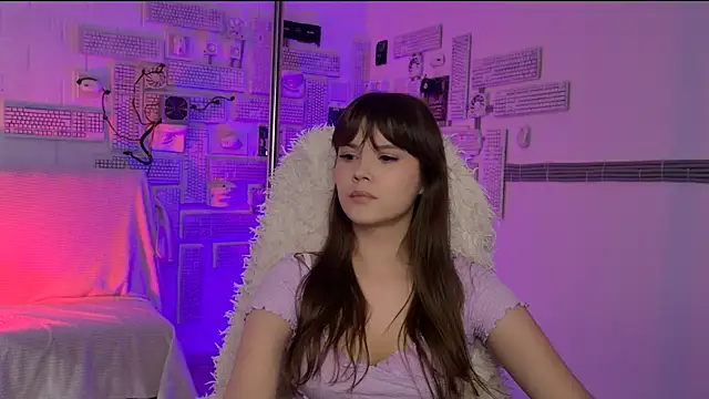 EvaThopson online show from April 3, 9:07 am