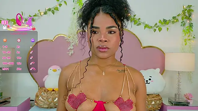 NahiaraReina online show from October 10, 2:00 pm