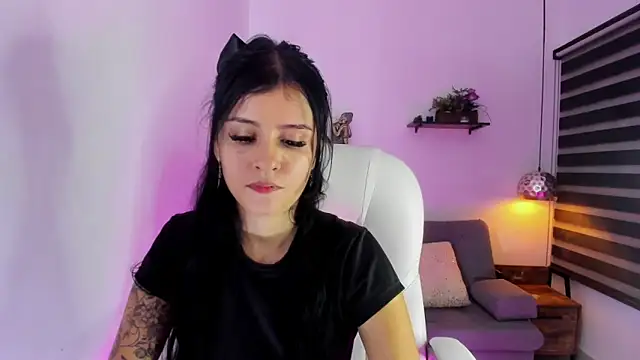 yenny garcia online show from October 1, 6:35 pm