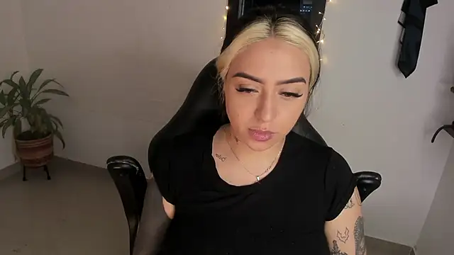 AnnikaMerliahh  online show from January 14, 12:32 pm