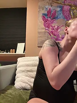 Hr Fru Olsen online show from October 30, 5:03 pm