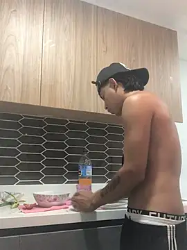 logannth online show from February 3, 11:40 pm