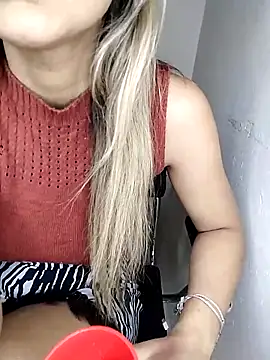 fofinhaa12 online show from April 6, 5:47 pm