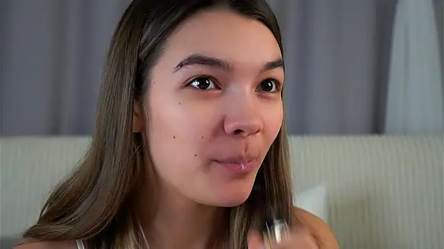 VeronaAppleberry online show from September 12, 11:07 am