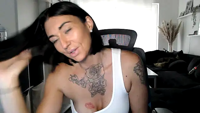 IntiMia online show from October 13, 7:11 am