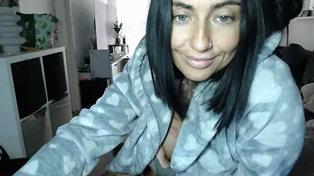 IntiMia online show from December 18, 9:03 am