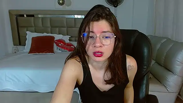 zoecruzz online show from January 14, 4:23 pm