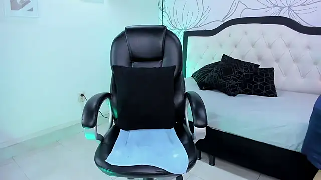 margot smith  online show from January 16, 12:56 pm