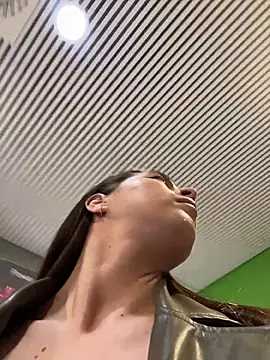 Holly Play online show from April 14, 12:05 pm