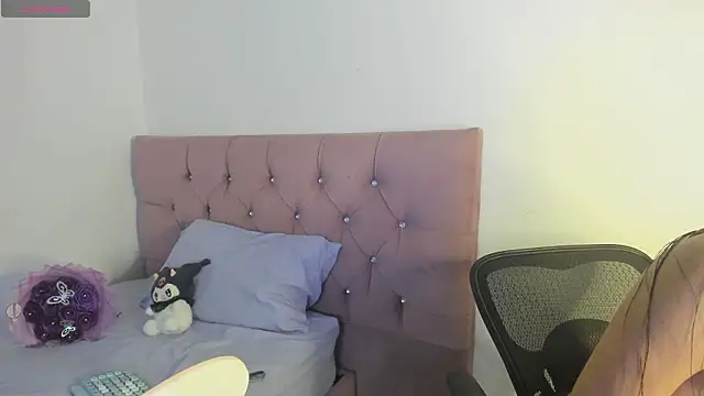 nicol jone1 online show from February 17, 11:15 pm