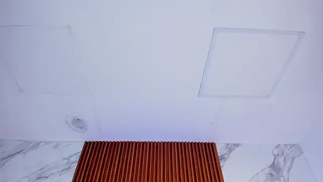 Iris Thompson  online show from April 22, 4:09 am