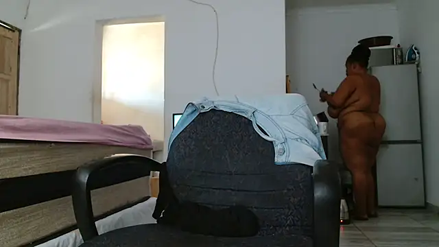 Hugetittiesxx2 online show from October 22, 6:07 am