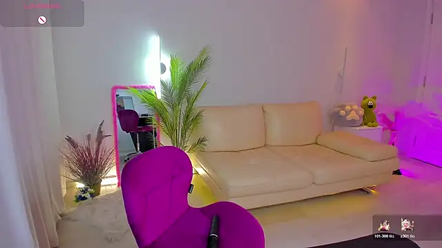 Miss Elia online show from March 13, 4:08 pm